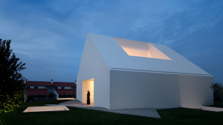 Illustration for article titled Could You Live in This Ultra Minimalist Home?
